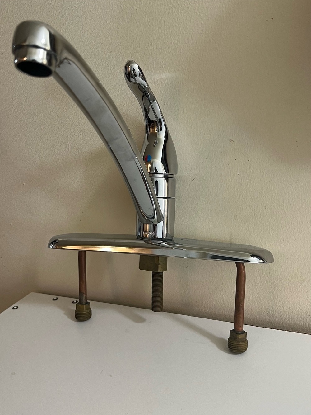 Chrome Single-Handle Kitchen Faucet - Chrome Finish